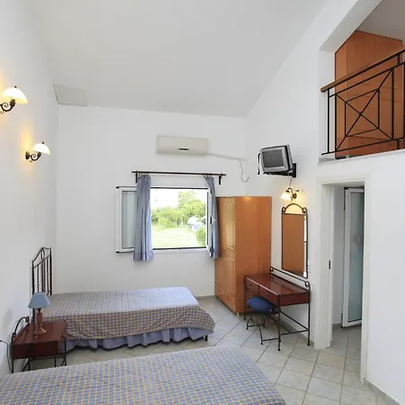 Yiannis Studios Трулос Экстерьер фото